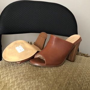 Brown Mule heeled shoe